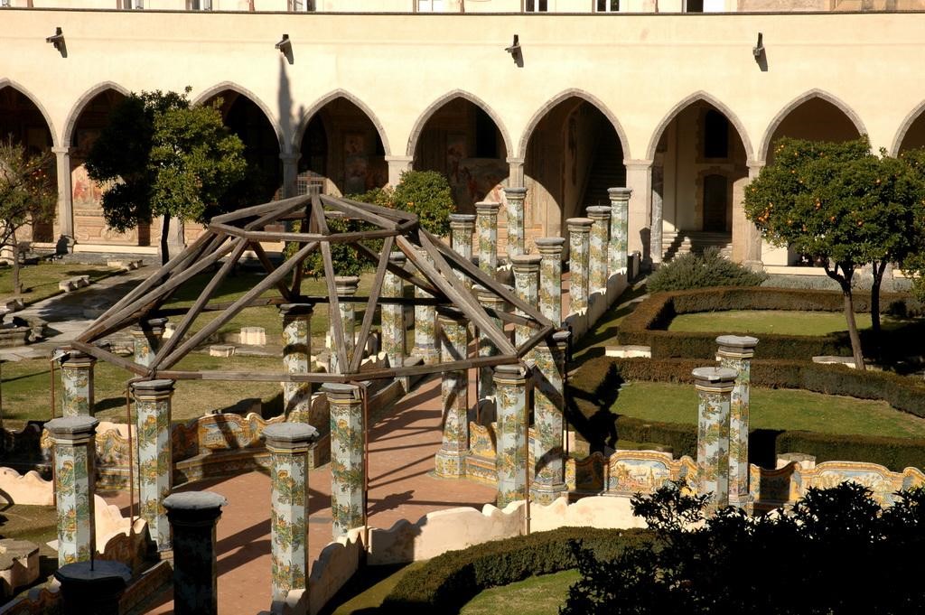 Napoli chiostro Santa Chiara